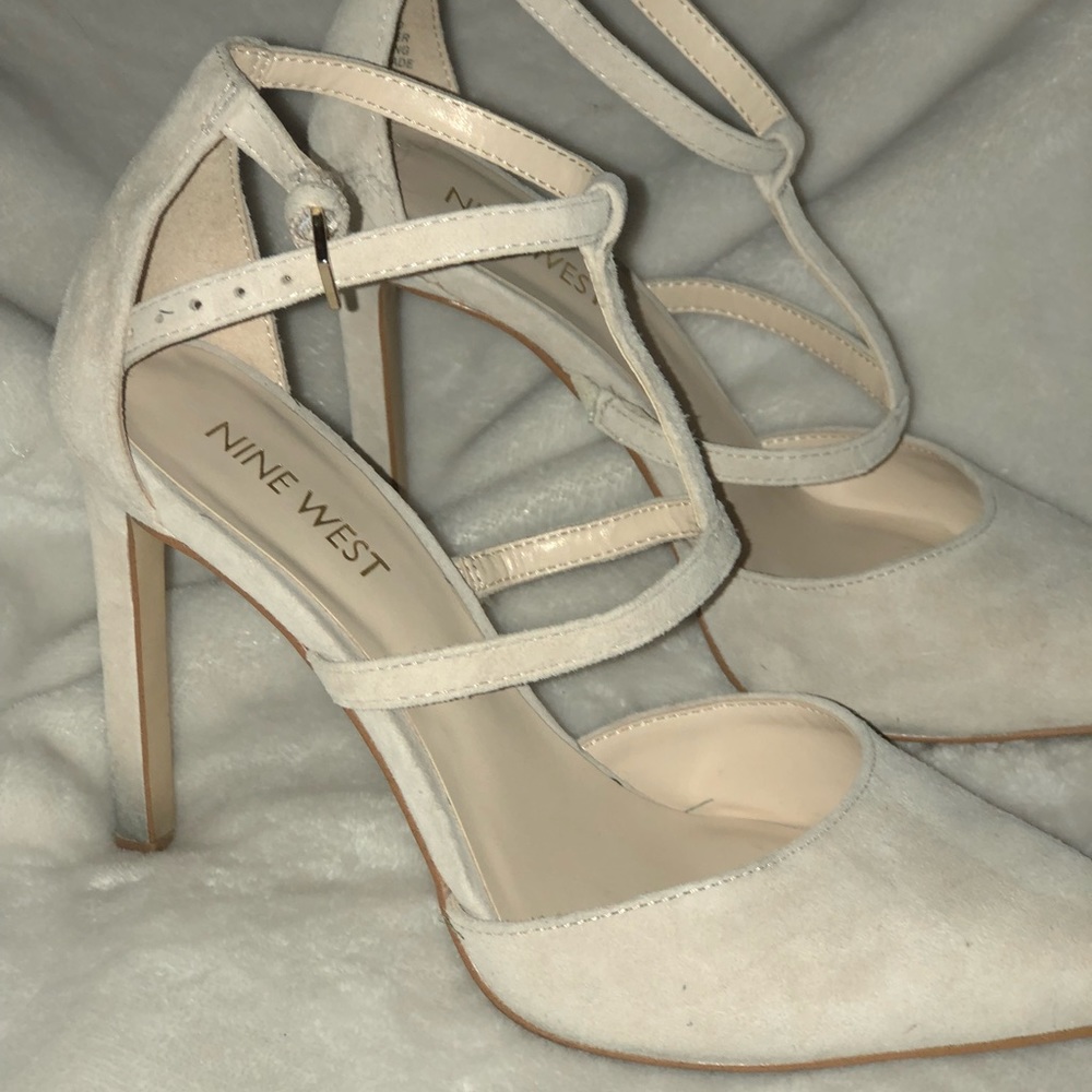 Nine west cream suede heels adorable!